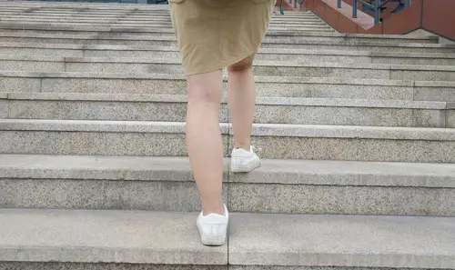 你走路时是内八字脚还是外八字脚呢(2)
