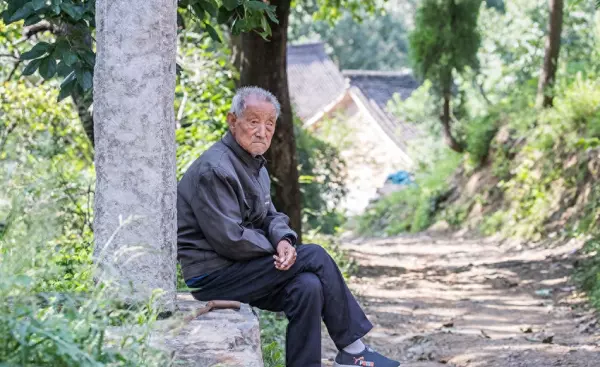 因12块钱他改变了一村人的命运(16)