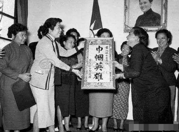 女士两眉毛中间有八字痕什么原因(2)