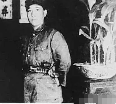 女士两眉毛中间有八字痕什么原因(3)