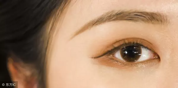 眉毛连在一起的人命运怎么样(1)