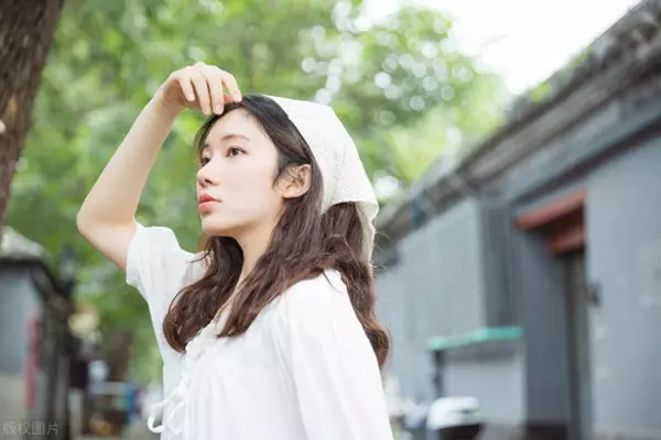 她能说英语的能是什么词性(1)