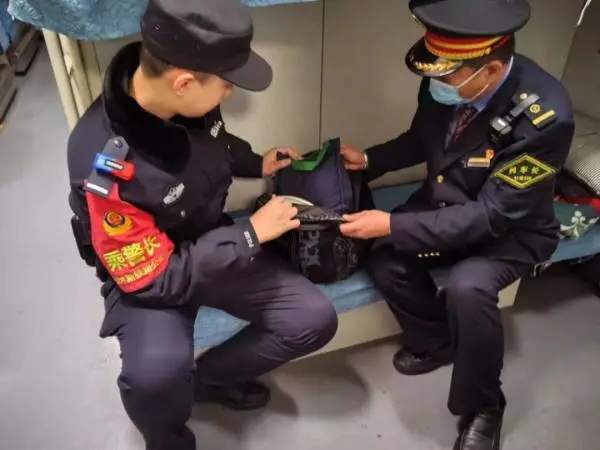 梦到背包里的东西丢了什么意思周公解梦(2)