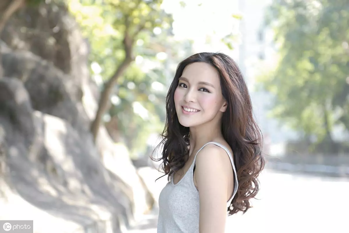 梦见自己喜欢的女孩子是什么意思啊(1)