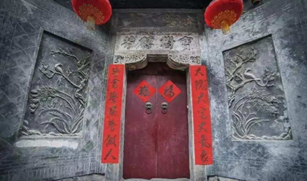 人不能向命运低头的对联是哪一句诗(1)