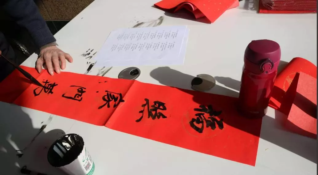 人不能向命运低头的对联是哪一句诗(9)
