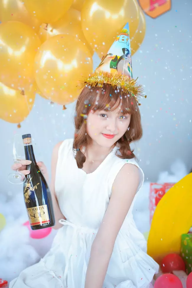 梦到美女给自己过生日周公解梦是啥意思啊(1)
