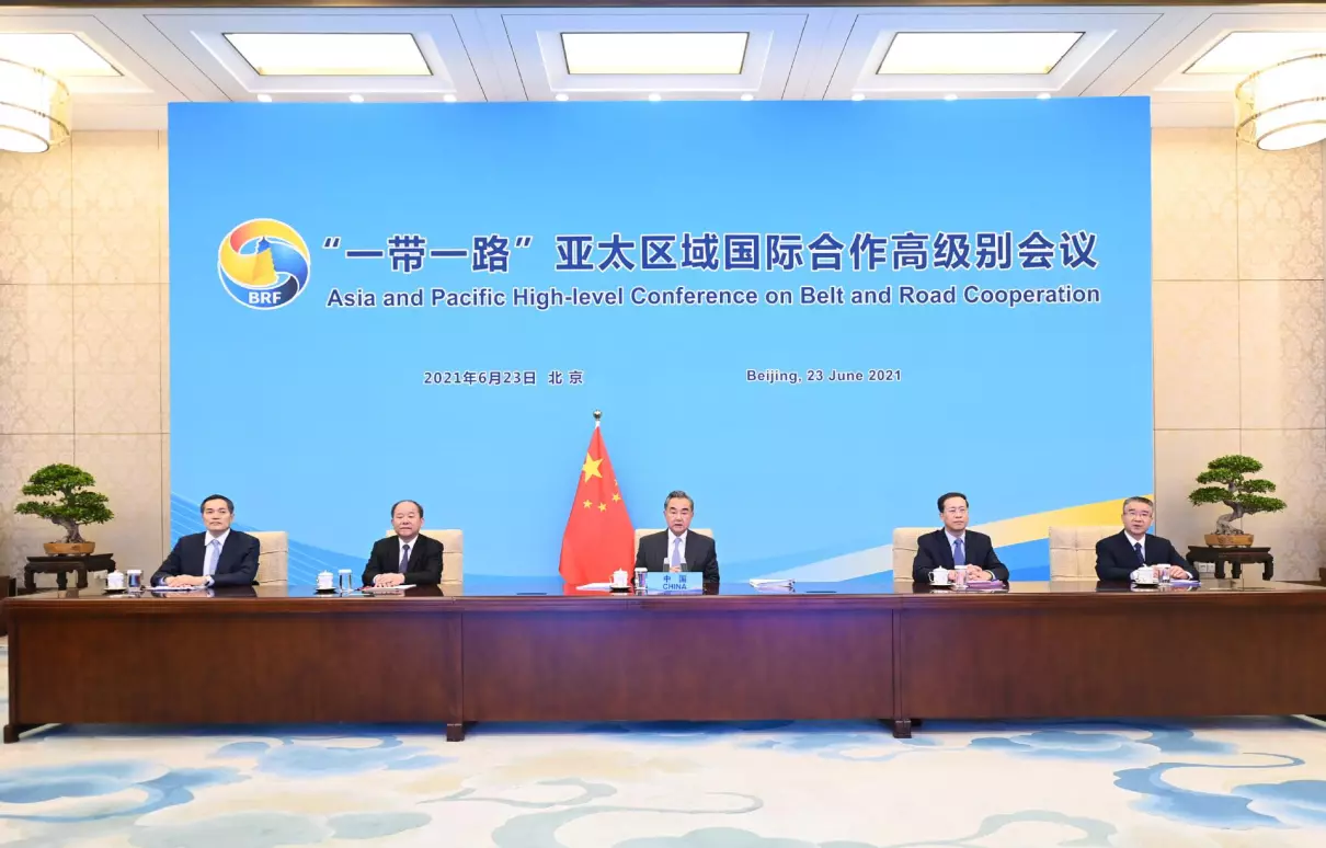 结合中国抗疫谈谈你对人类命运共同体的理解(2)