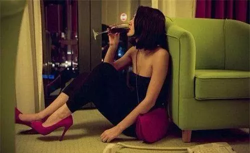 塔罗牌占卜分手后他心里还有我吗(2)